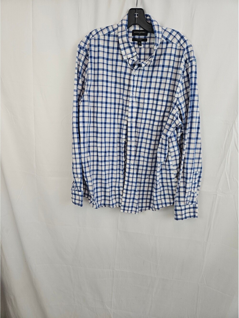 Banana Republic Untucked Fit XL Blue and White Checkered Men